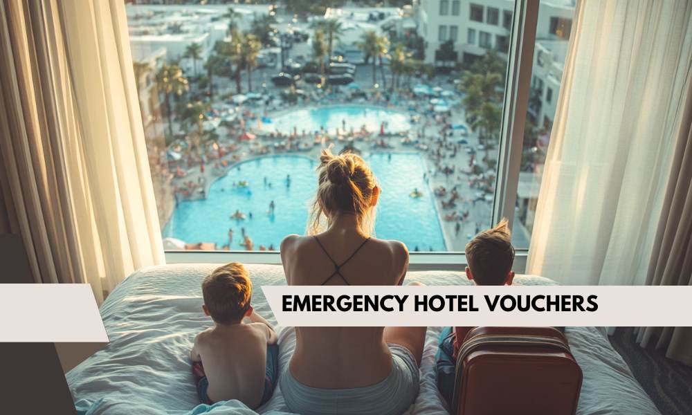 Lady with two kids in a hotel room after benefiting from emergency hotel vouchers
